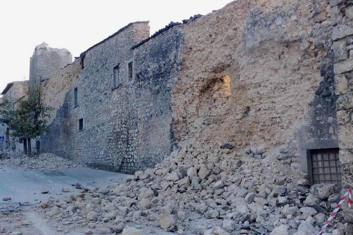 Altre 50 scosse, Marche rosse di vergogna