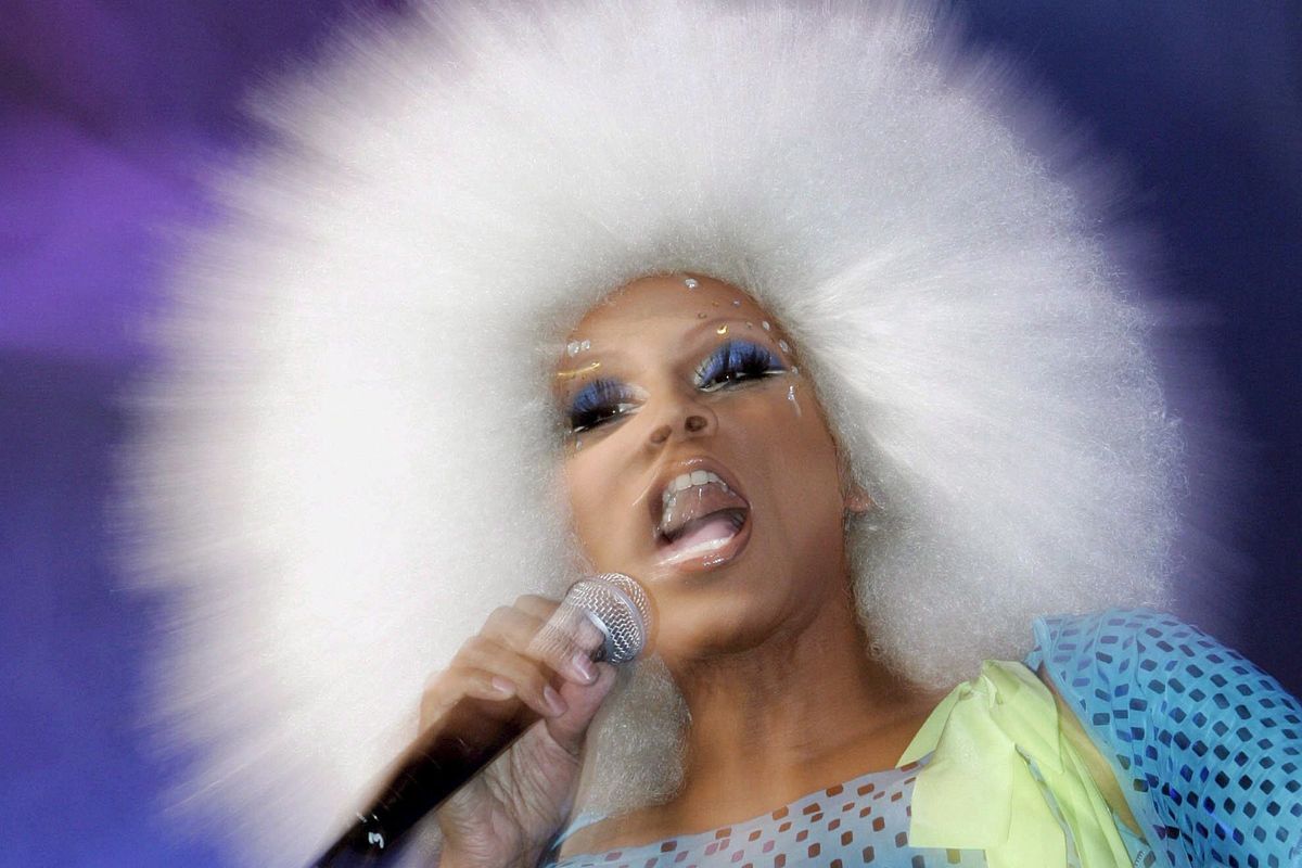 Lite fra drag queen per stabilire chi ha diritto di vestirsi da donna