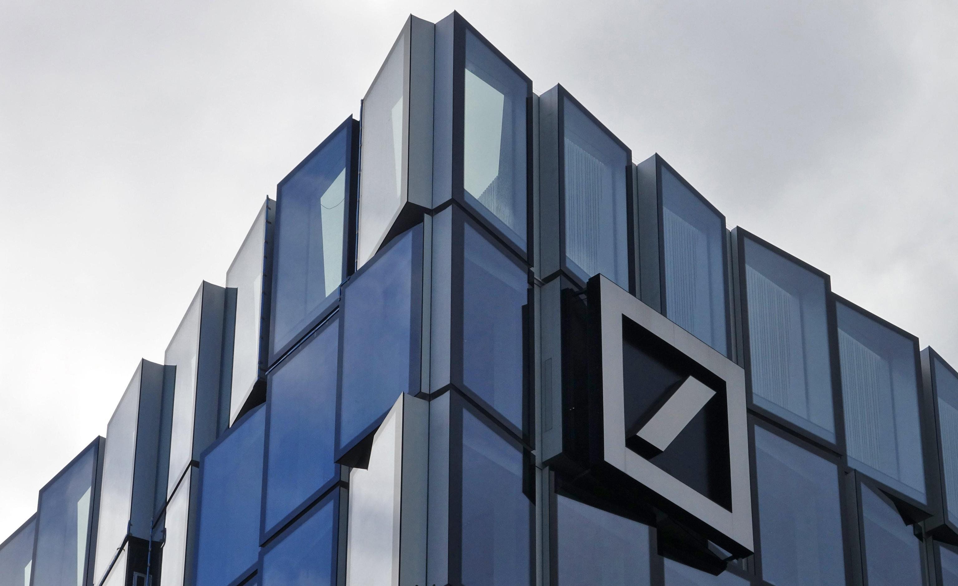 Deutsche Bank cambia pelle e capo: vuole tornare a fare la vecchia banca
