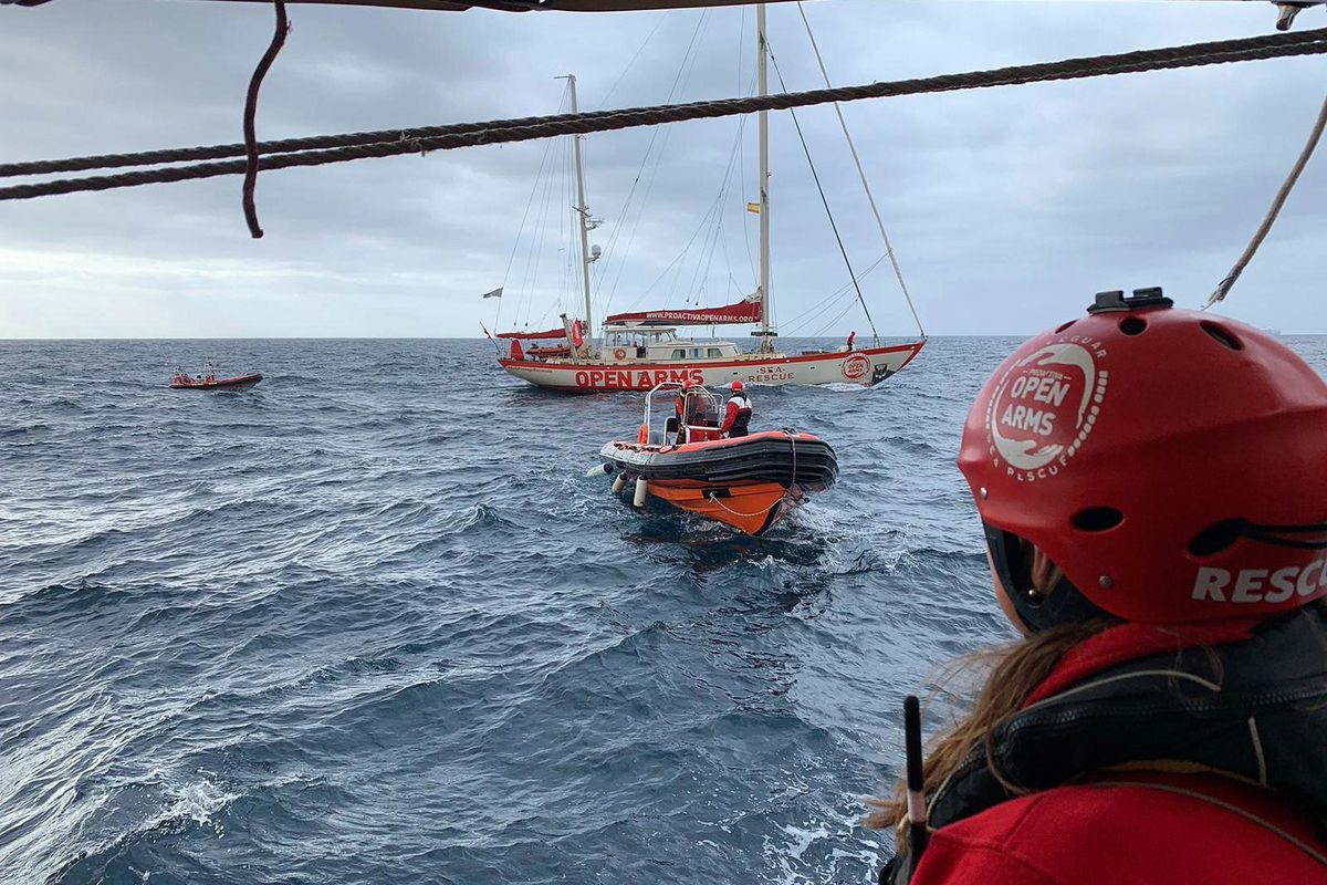 La testimone oculare scagiona i libici: «Nessuno lasciato affogare in mare»