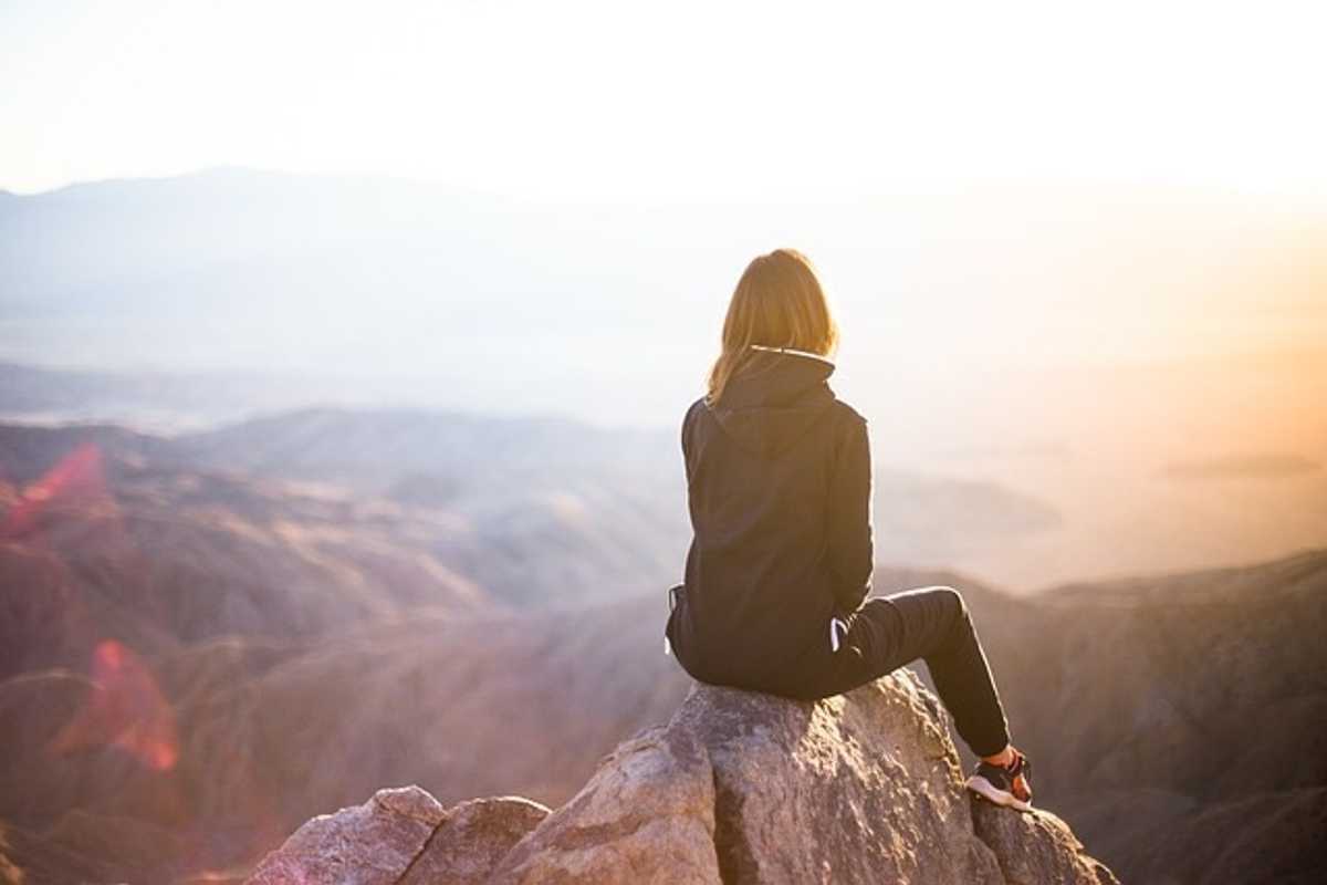 How single travelers can stay safe in other countries