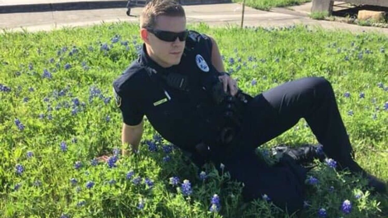Texas police are posing with bluebonnets for the most Texas photos ever