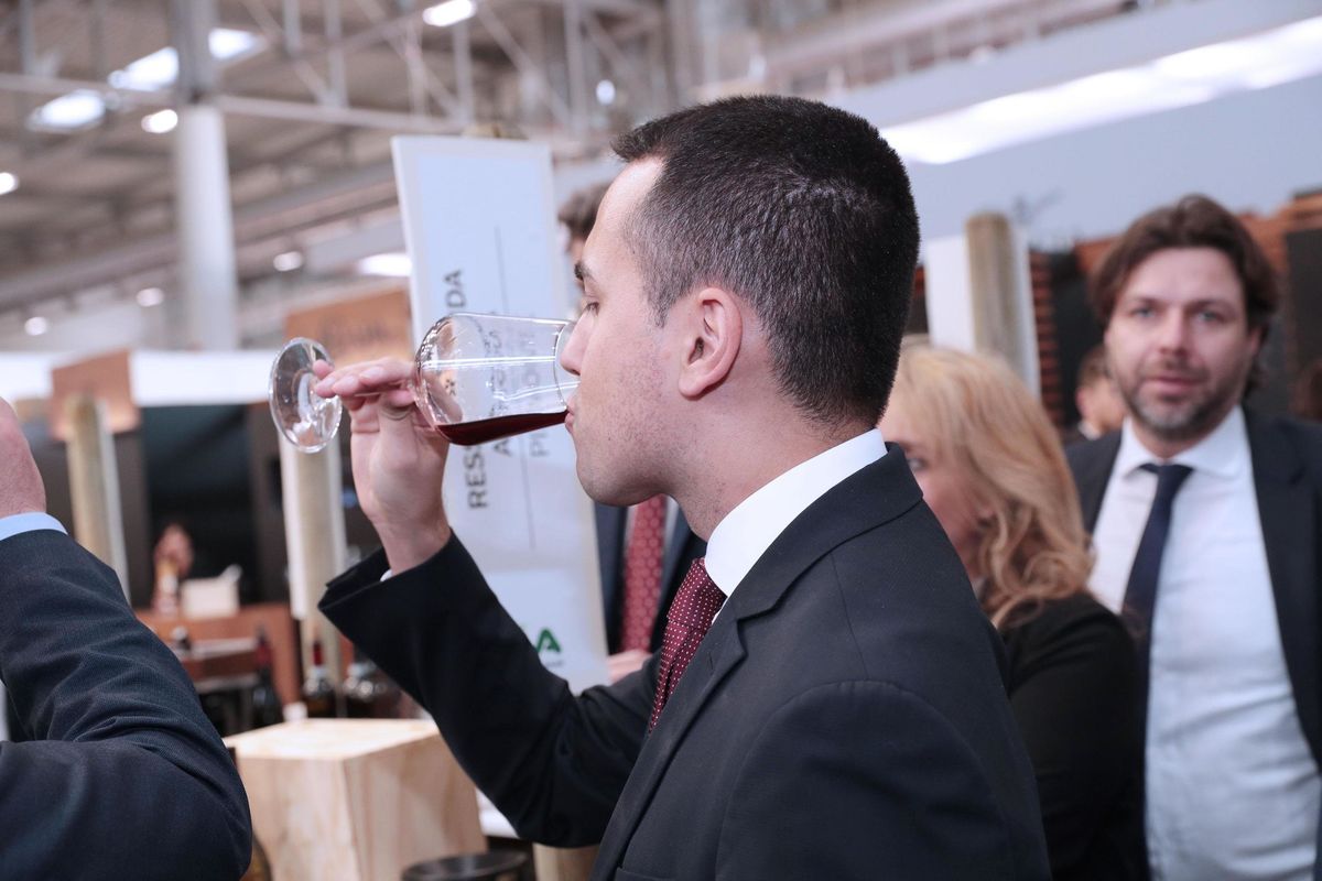 Di Maio al Vinitaly: «Dobbiamo compensare le previsioni di crescita negativa con più esportazioni»