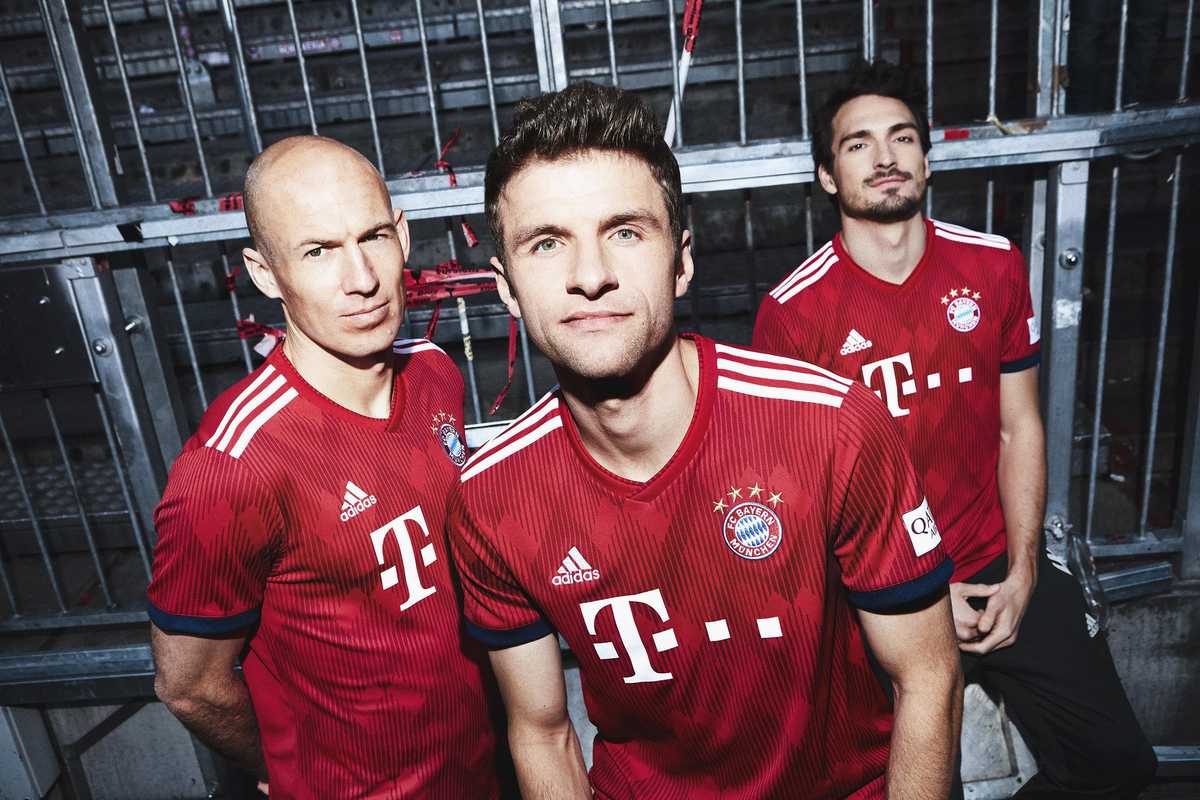 Bayern demolish Dortmund to retake Bundesliga; Hazard moves Chelsea into PL top three