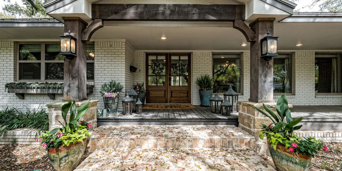 This 'Fixer Upper' house is for sale, and it's still totally