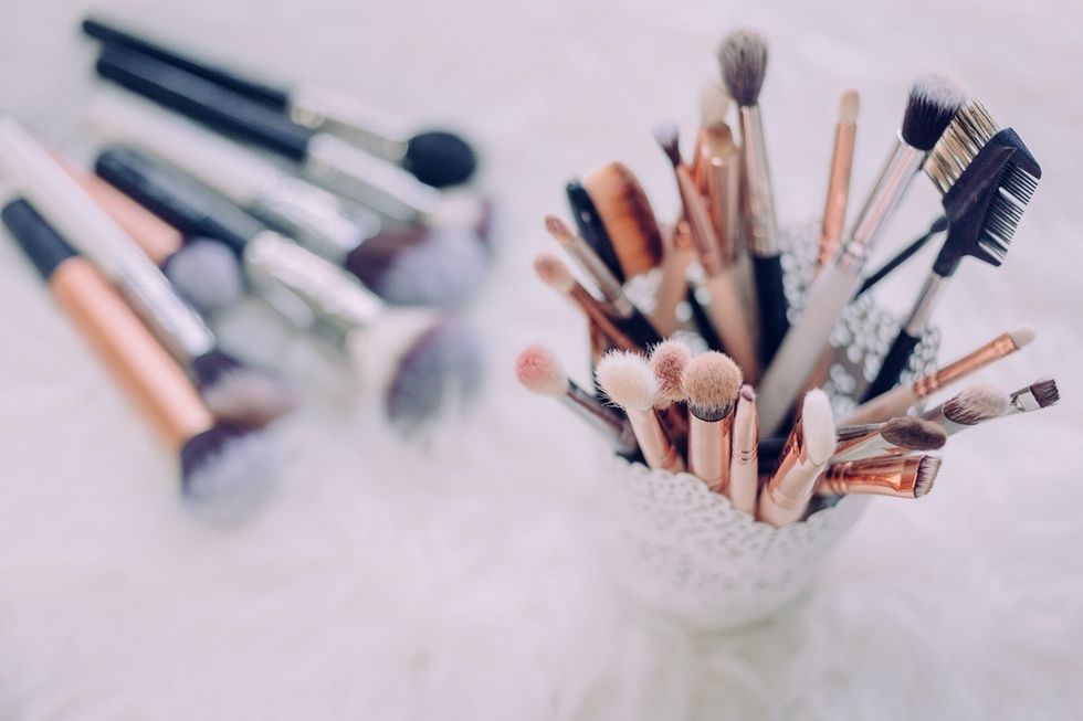 https://unsplash.com/photos/fplnXE5loWo