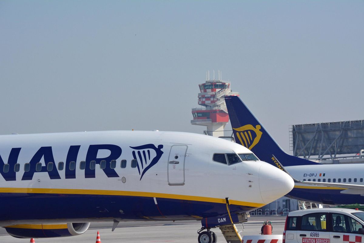 Piloti pagati ma senza contributi. Così Ryanair elude il fisco italiano