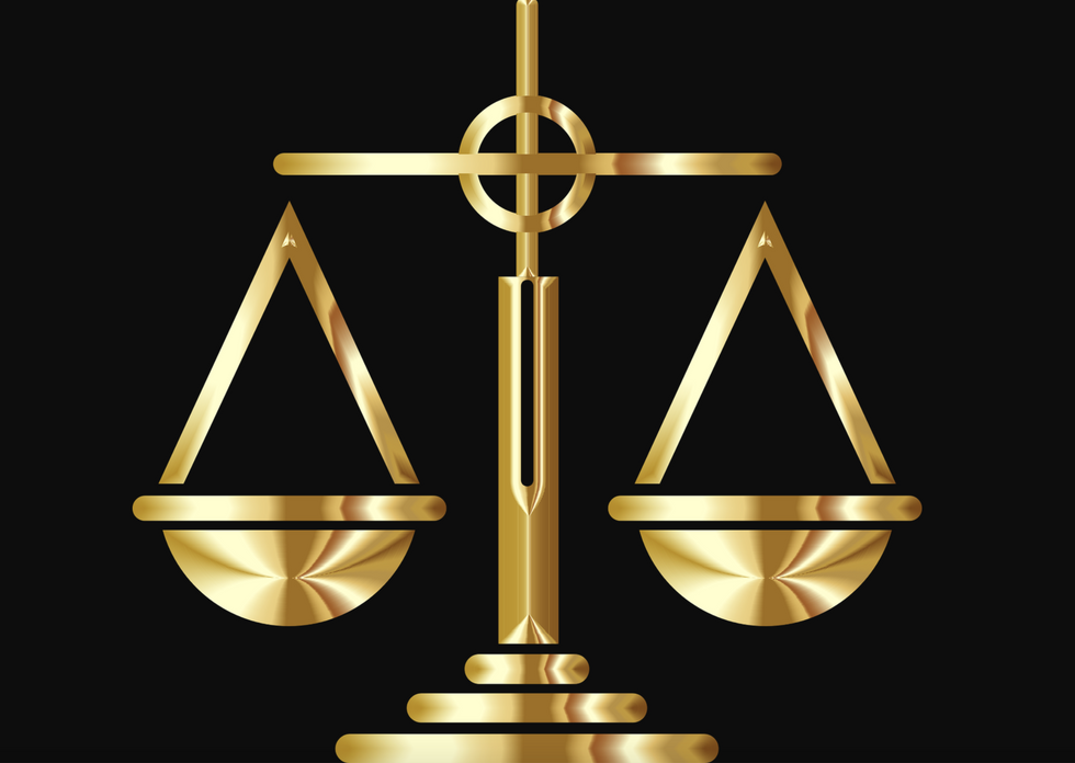 https://pixabay.com/vectors/balance-court-justice-icon-law-2858897/