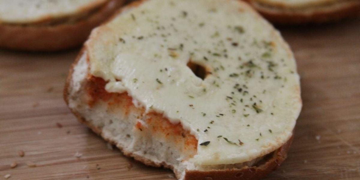 air-fryer-frozen-cheese-pizza-bagels-my-recipe-magic