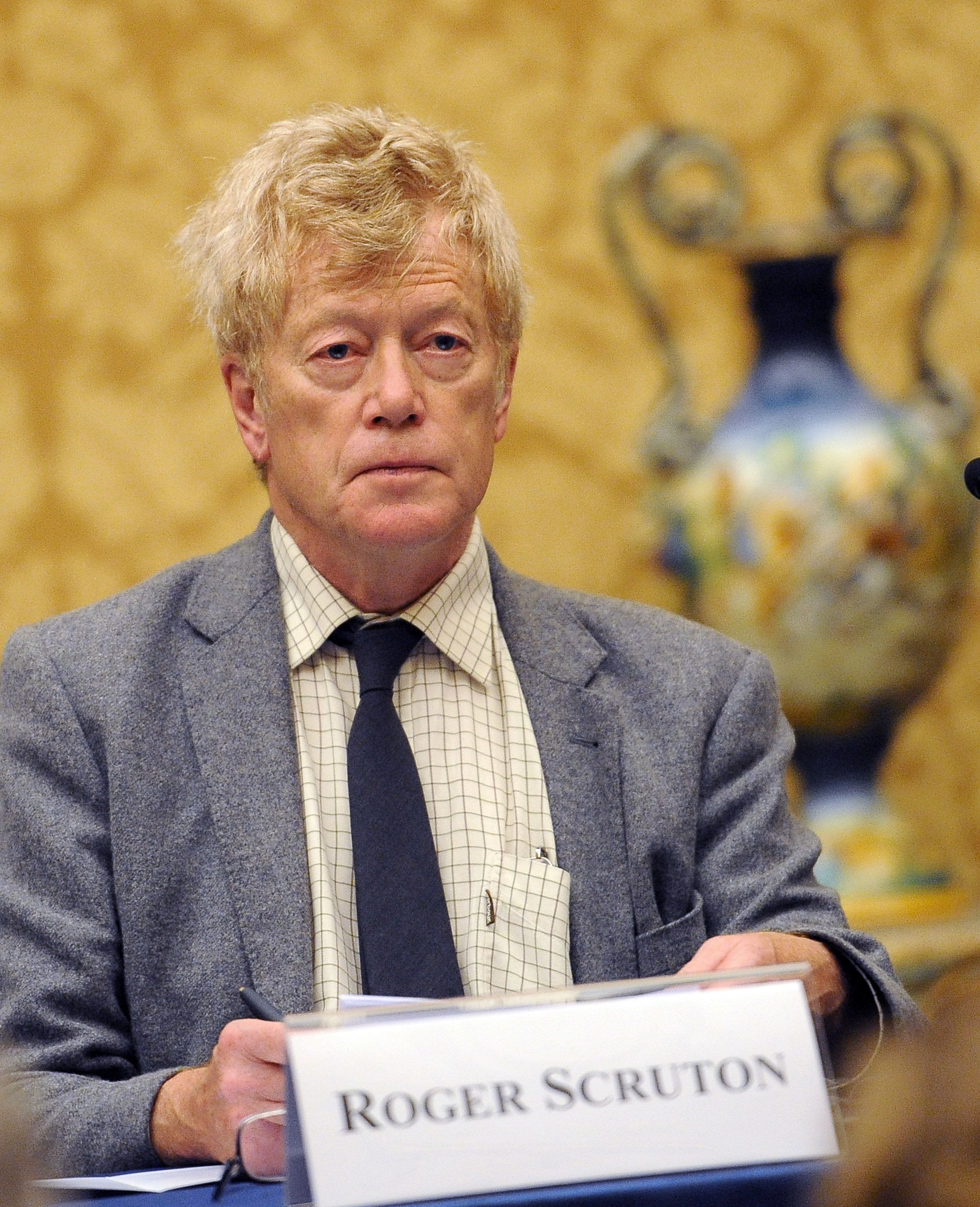 Ha criticato gay e islamici. Il governo inglese licenzia Roger Scruton