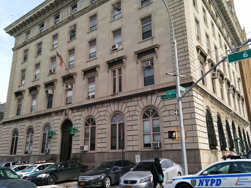 https://commons.wikimedia.org/wiki/File:NYPD_78th_precinct.jpg