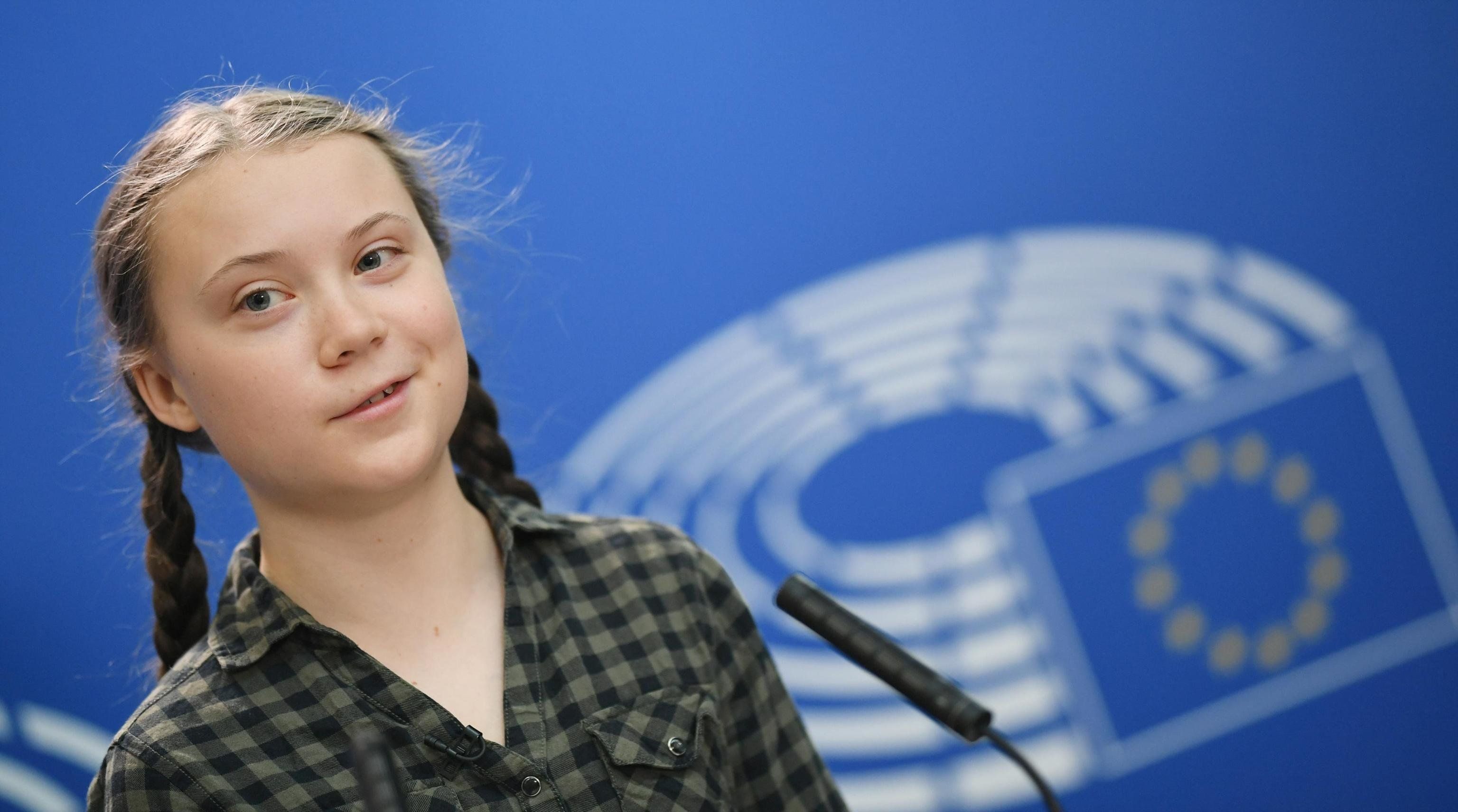 Treccina Greta imbambola Tajani e tenta di ammaliare pure il Papa