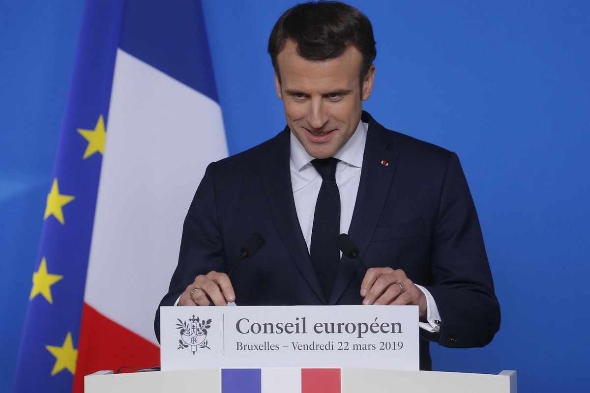 Macron prova a fare il gradasso sulla Tav. Il premier tiene botta