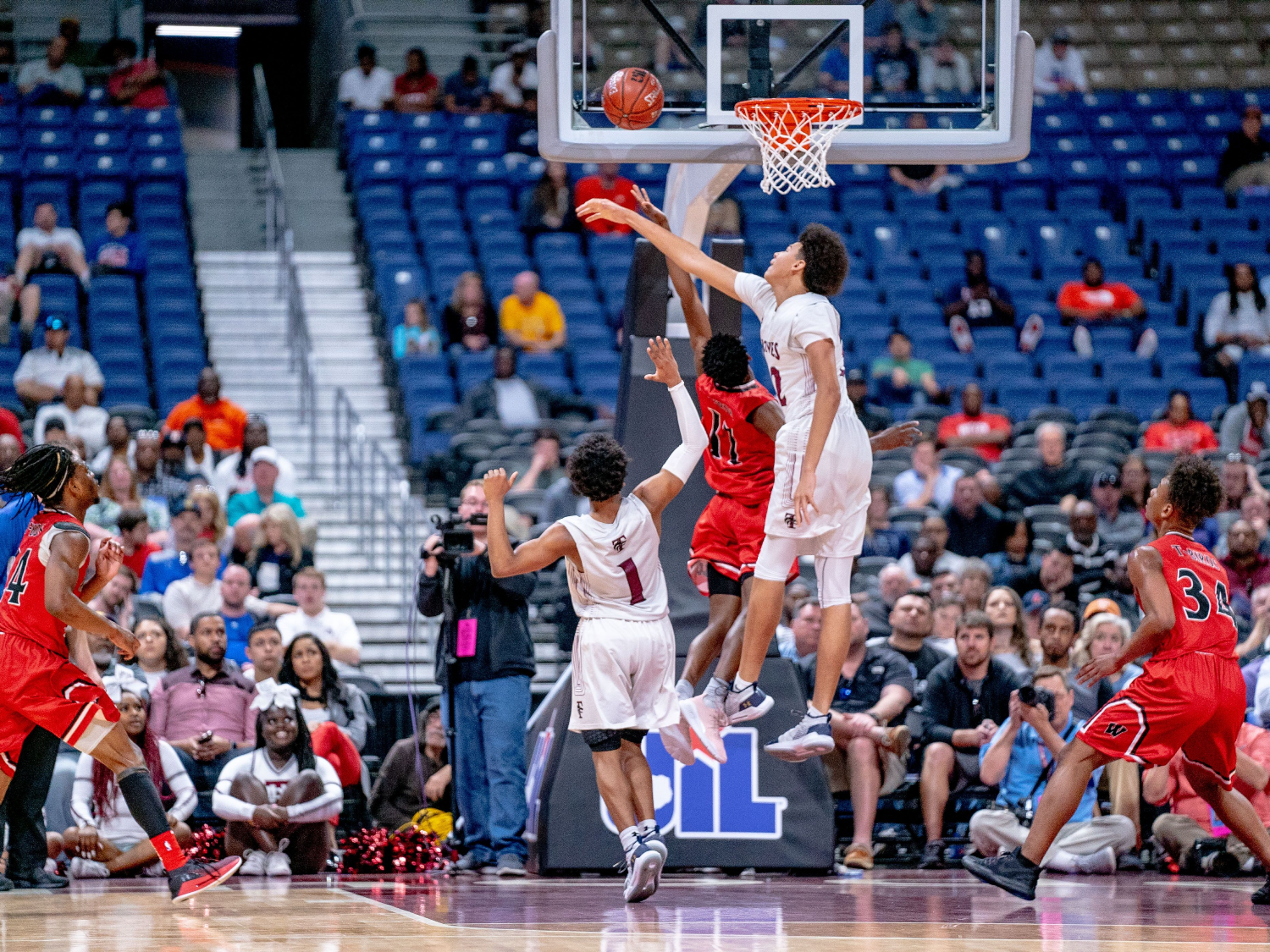 Growing Interest for Restricted Circle in High School Basketball