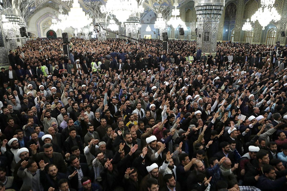 In fiera l’imam insegna a picchiare le donne
