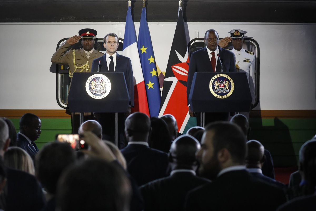 Macron frega le aziende italiane in Kenya e censura la corruzione in Mali