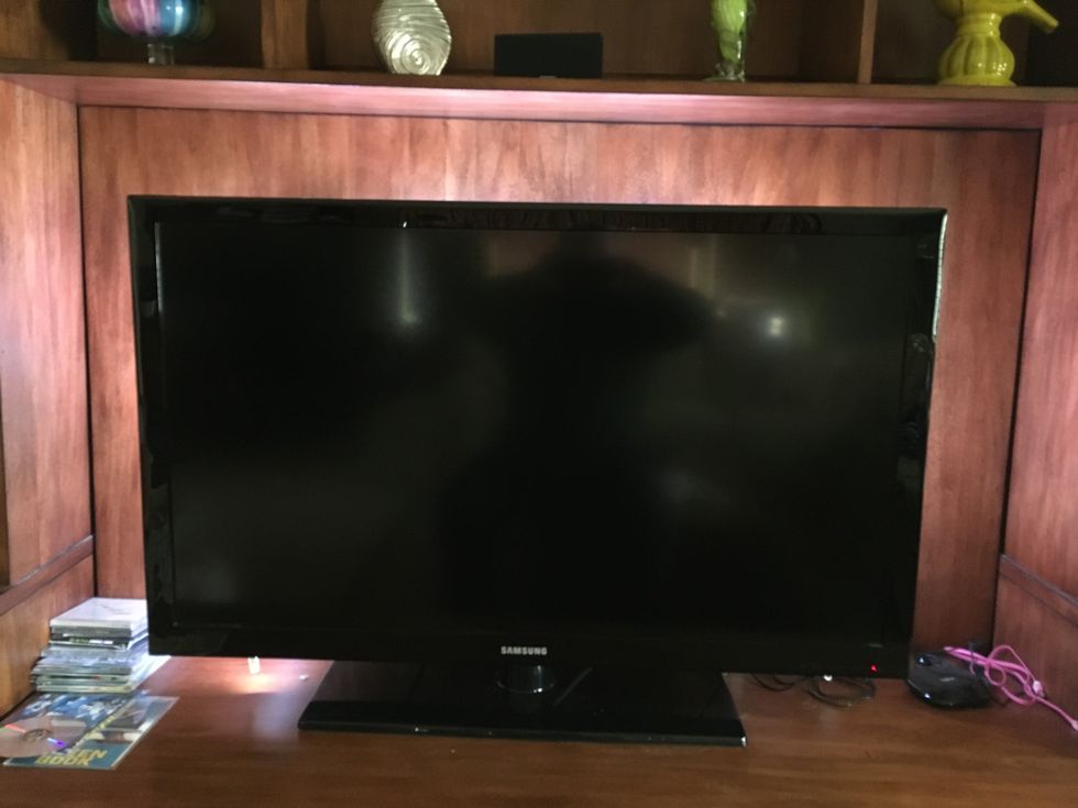 photo of TV with Koogeek smart light strips on behind it.