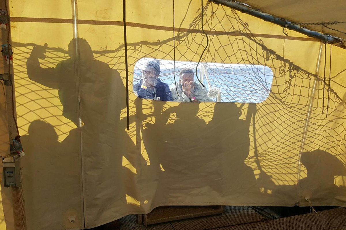 Ong e sinistra stanno coi pirati e straparlano
di Auschwitz