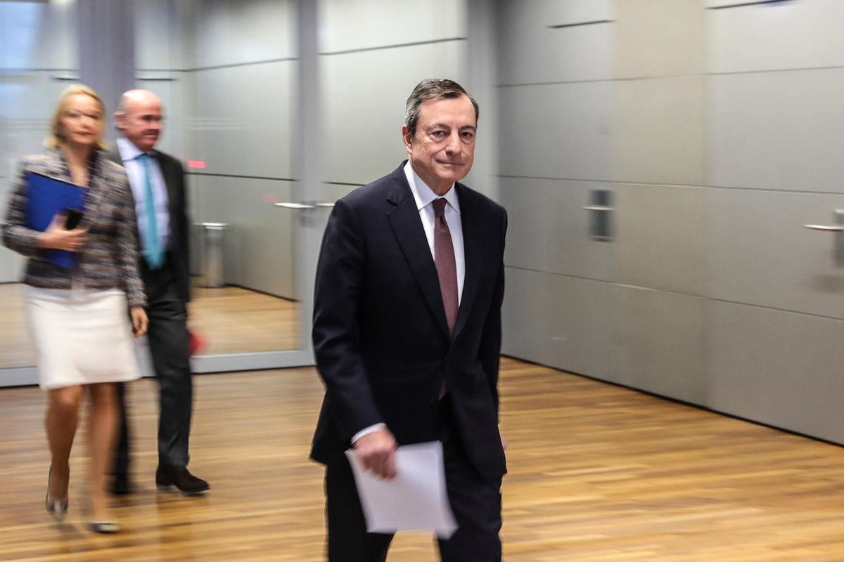 Draghi aiuta la Lega: «L’oro è vostro ma lo gestisco io»