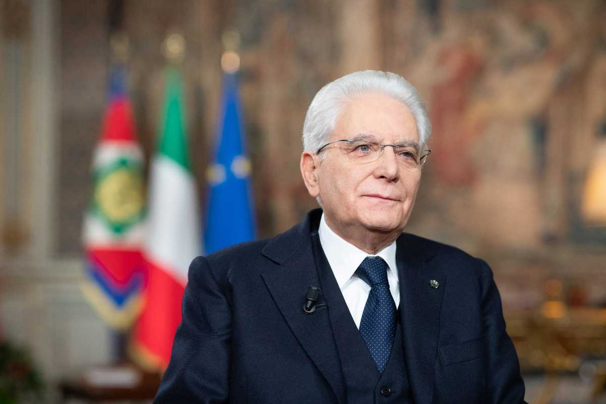 Mattarella esautora il Parlamento per coprire gli altarini dietro ai crac