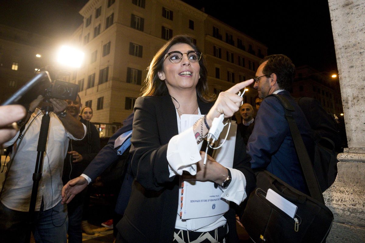 Ira M5s per gli strani intrecci di Tria. «Chiarisca il ruolo della consigliera»