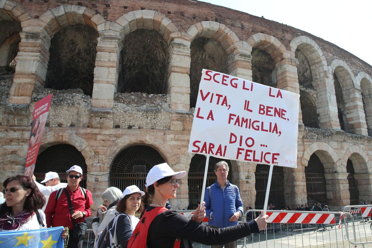 Da non credente chiedo: si può tifare per l’aborto?