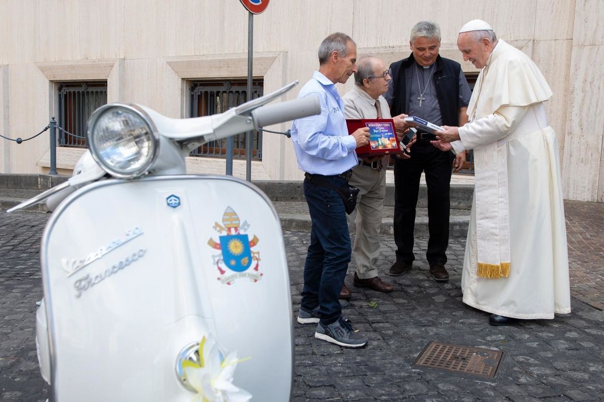 Per Verona l’ultima «scomunica» dei dannosi ventriloqui del Papa