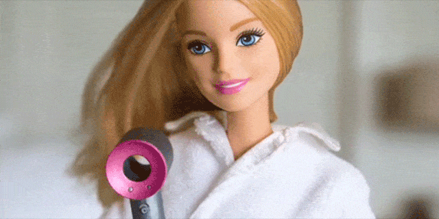 Dal phon da 400 euro ai boccoli con la bottiglia di plastica. Nei capelli un business da oltre 100 milioni