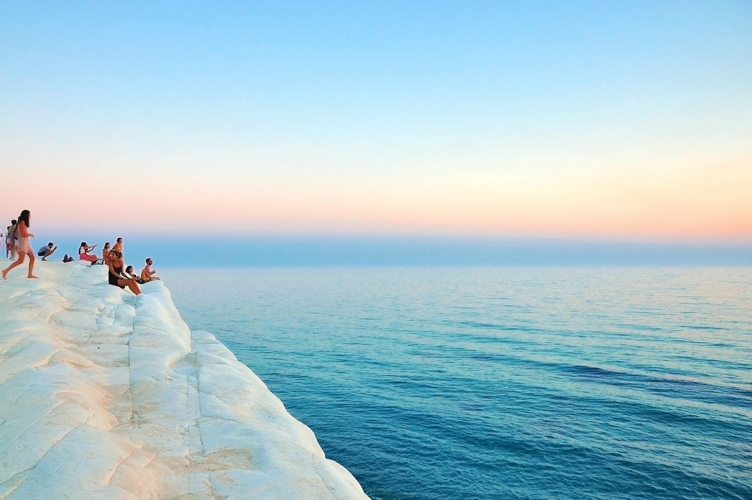 https://pixabay.com/photos/coast-cliff-ocean-white-sea-505858/
