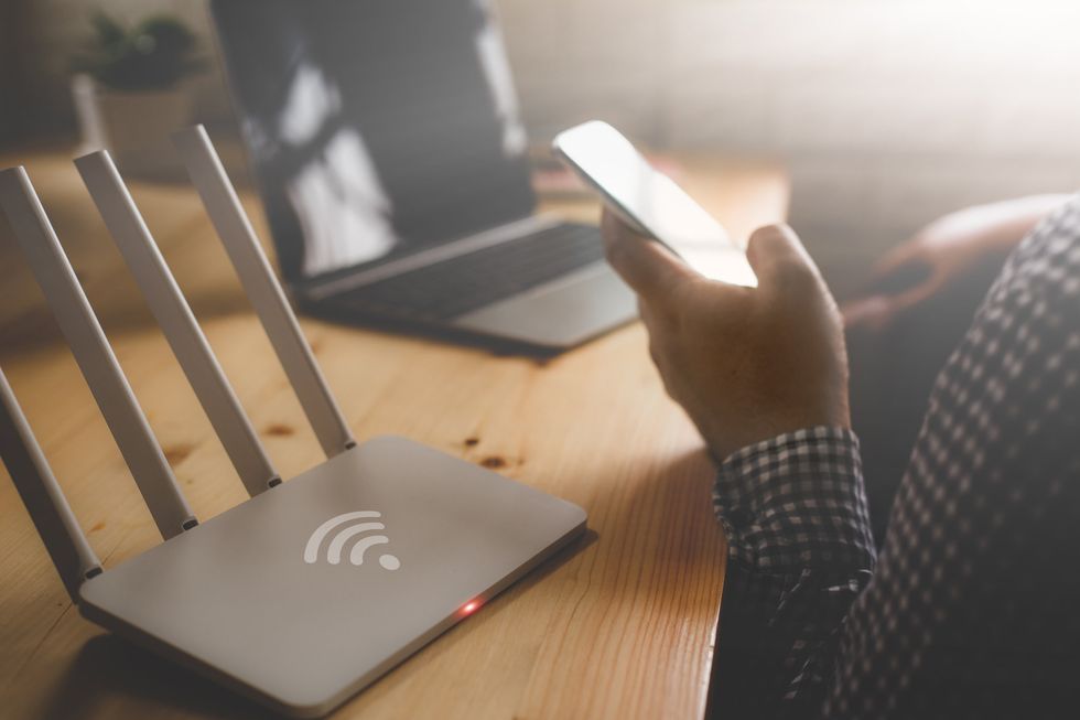 Stick image of a wifi router, smartphone and laptop