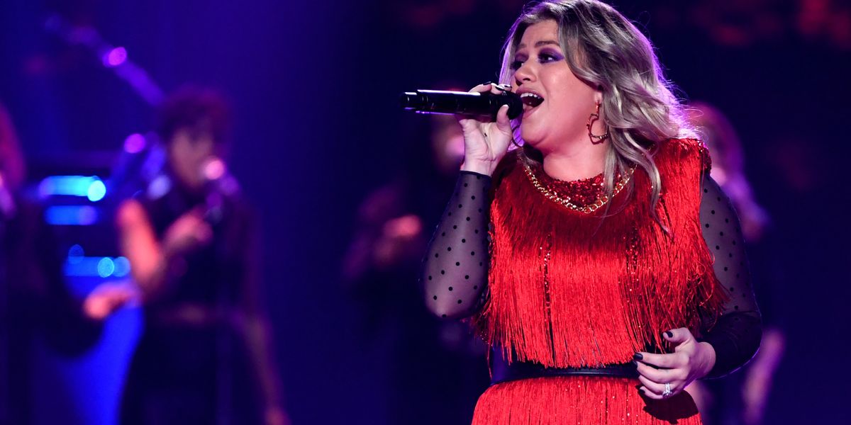Kelly Clarkson gets emotional when husband surprises her during concert