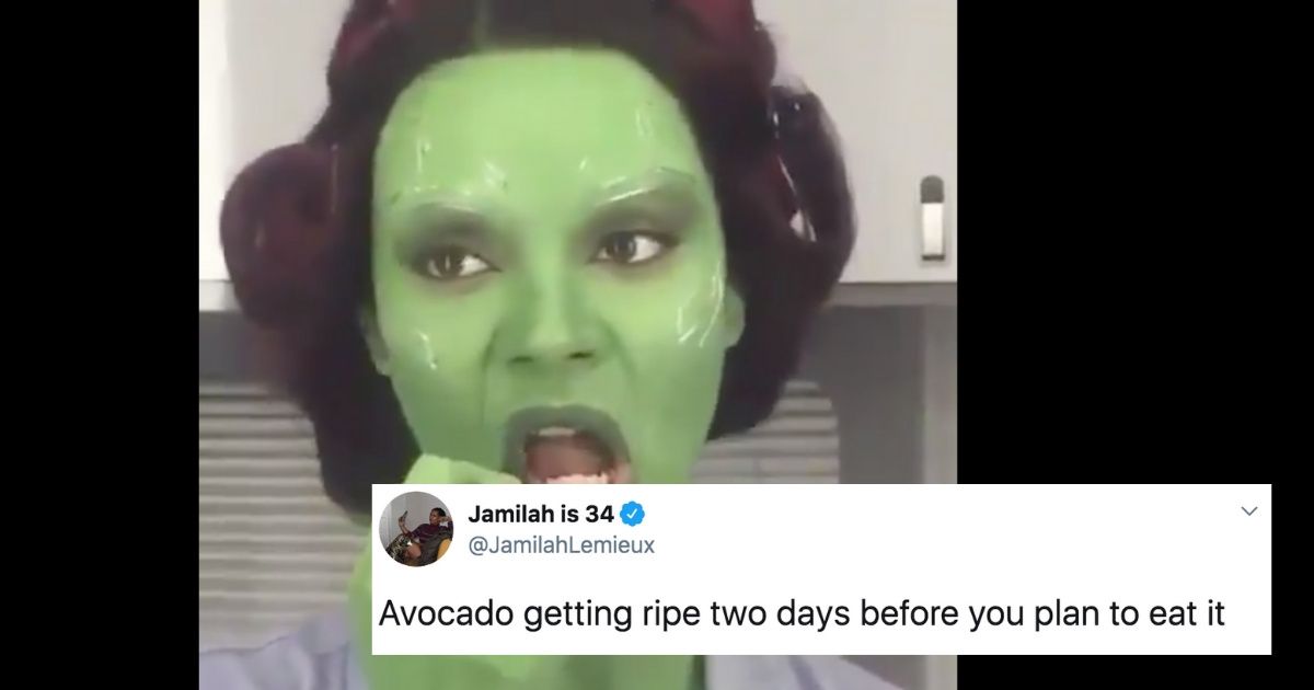 This Video Of Zoe Saldana Putting On Her Gamora Lipstick Is The Green Meme We've All Been Waiting For
