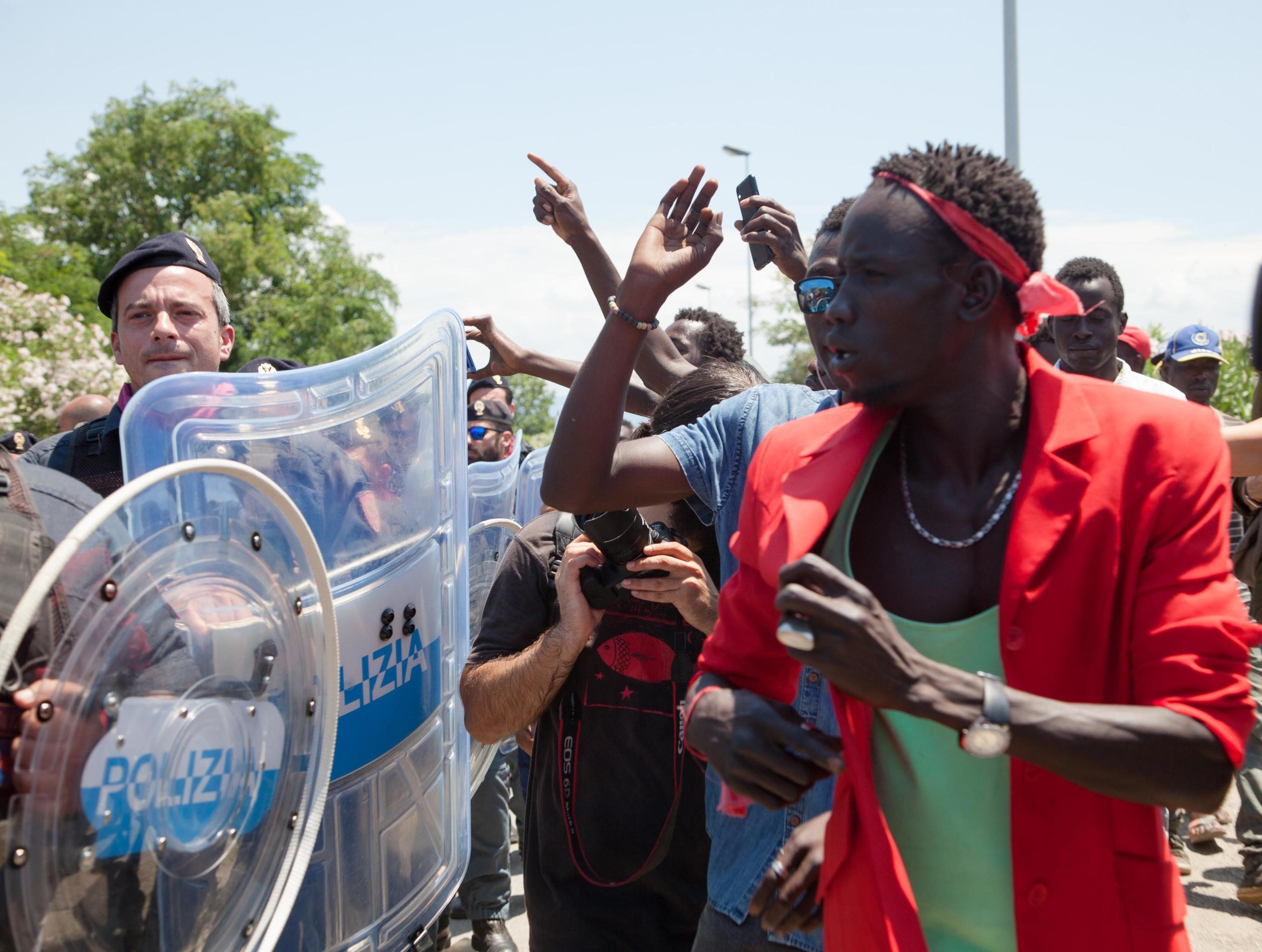 Ma il migrante non viene penalizzato