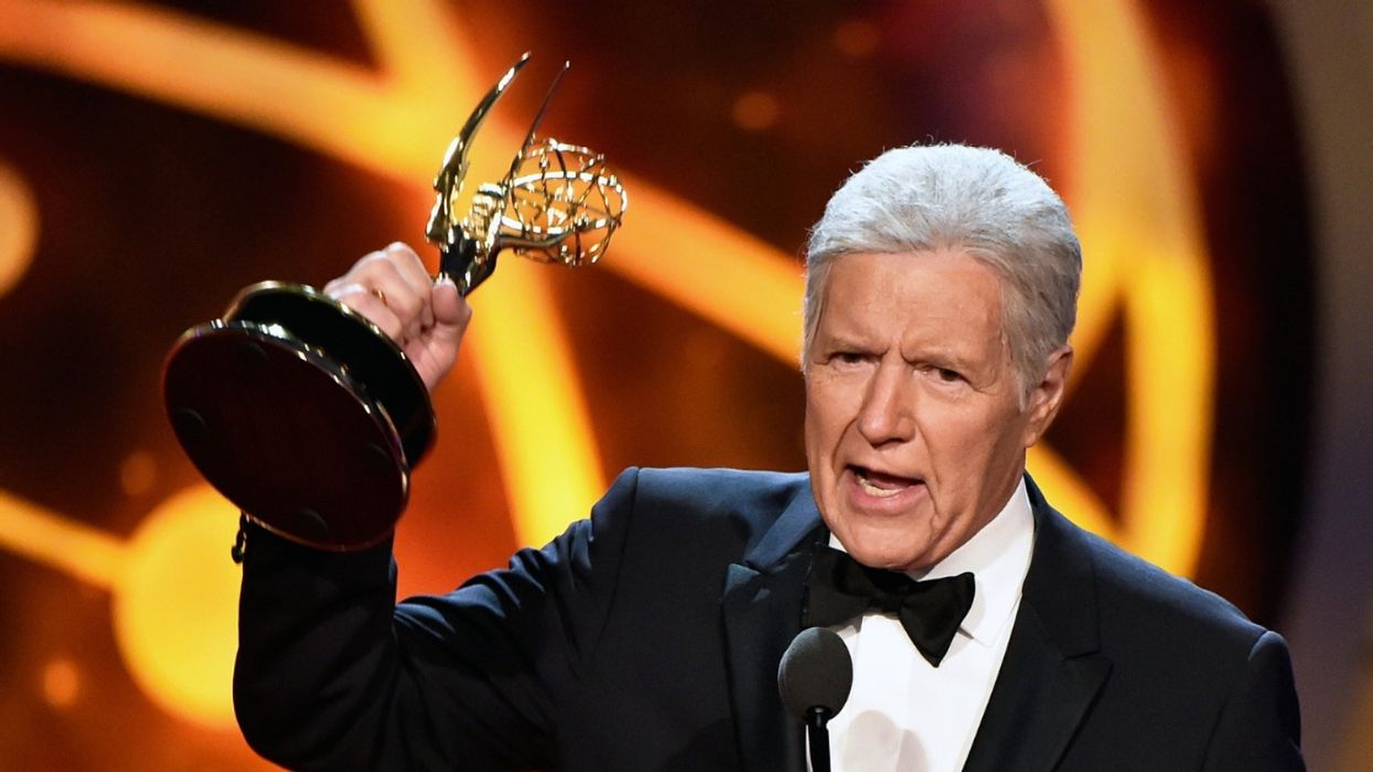 Alex Trebek Gets Emotional Standing Ovation While Receiving Daytime Emmy Award For 'Jeopardy!'