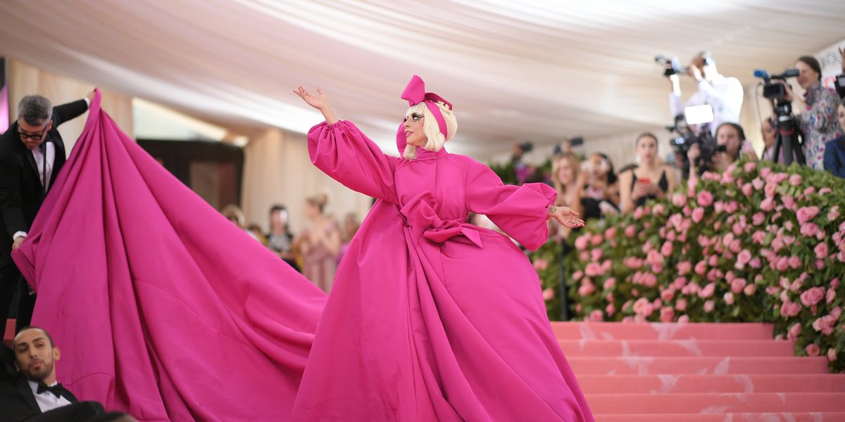 Lady Gaga Enters the Met Gala