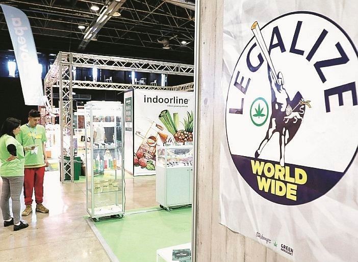 Arrivano i rider della cannabis ma Salvini giura: «Chiuderò tutto»