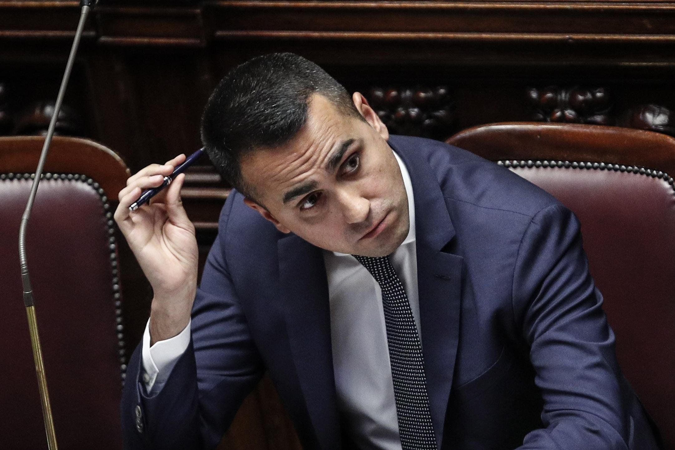 Di Maio benedice Blackrock-Carige poi scopre sui giornali che è svanita