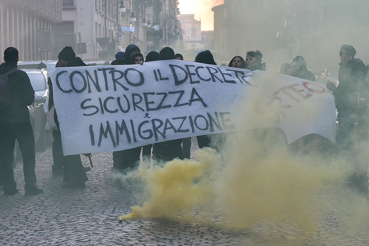 Sul decreto sicurezza Salvini fa sul serio. Se i grillini nicchiano viene giù tutto