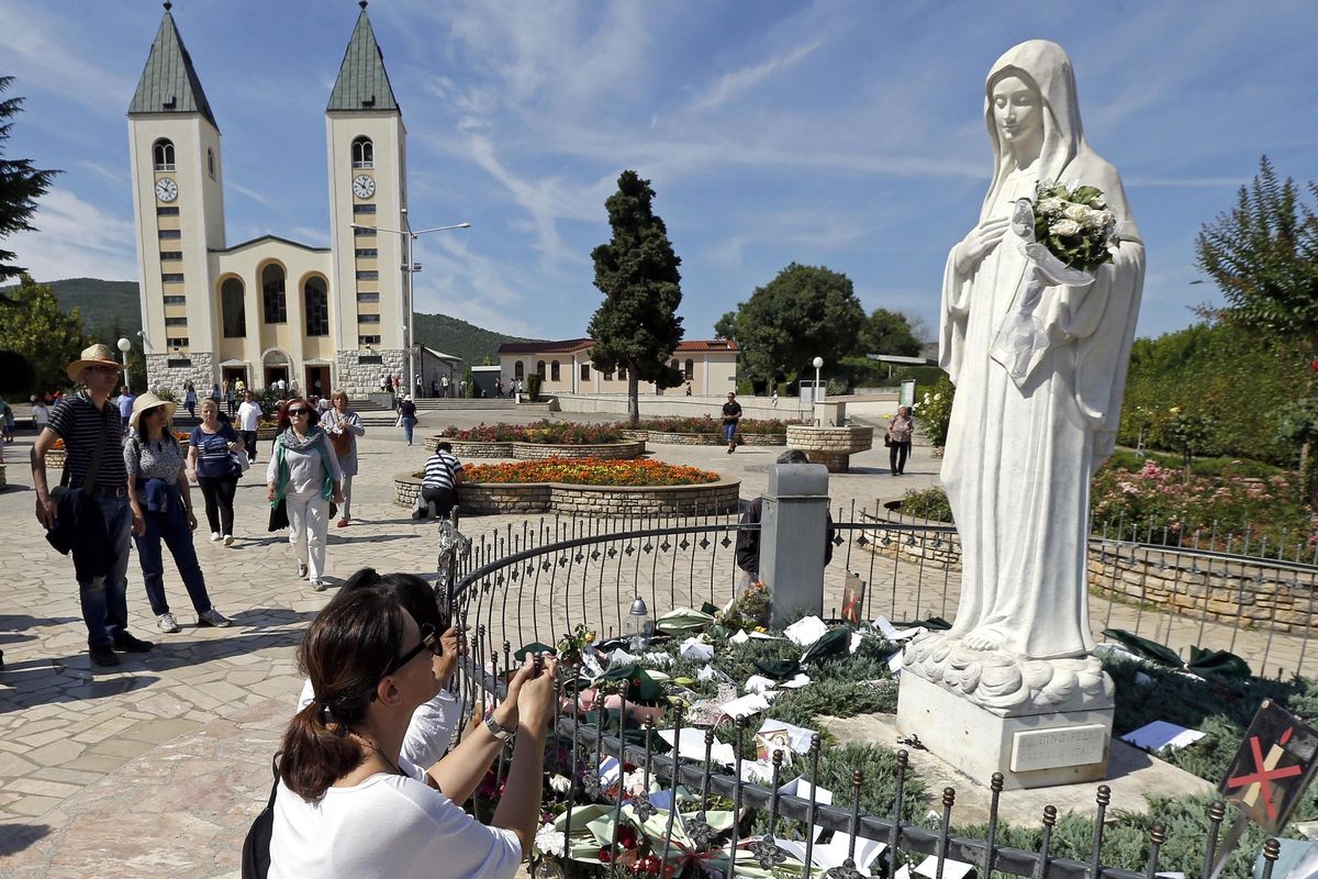 Medjugorje, svolta sui pellegrinaggi: «Sì del Papa, miracoli sotto esame»