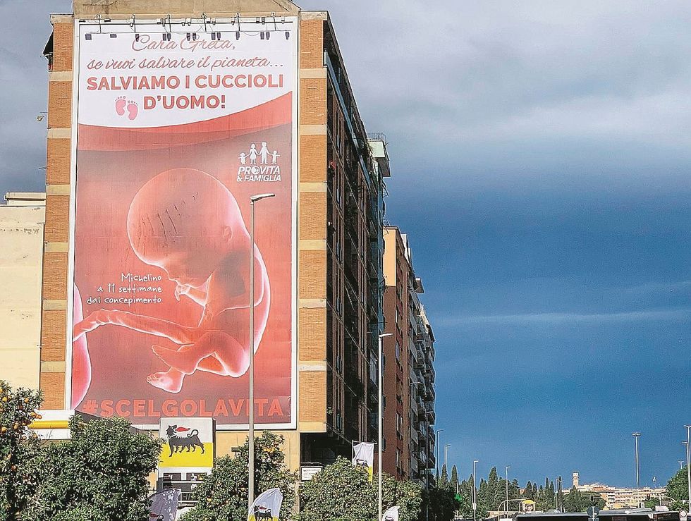 Coro a sinistra contro il manifesto che chiede solo di difendere la vita