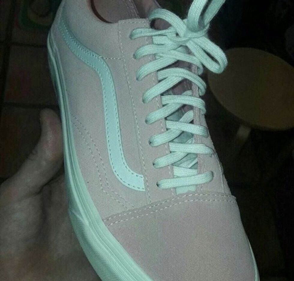 Hey, quick question: What color is this !@#$ shoe? - Upworthy