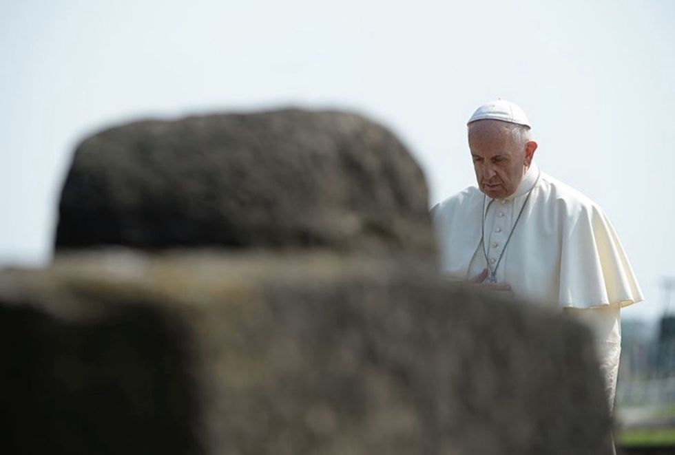 Pope Francis paid a silent visit to Auschwitz, and the photos are powerful.