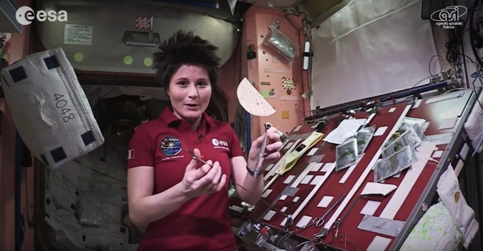 31 Days of Happiness Countdown: This cooking show in space is just so delicious. (Day 17)