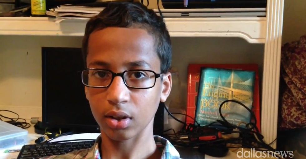 He built a clock and brought it to school. His teachers had him arrested. WTF?