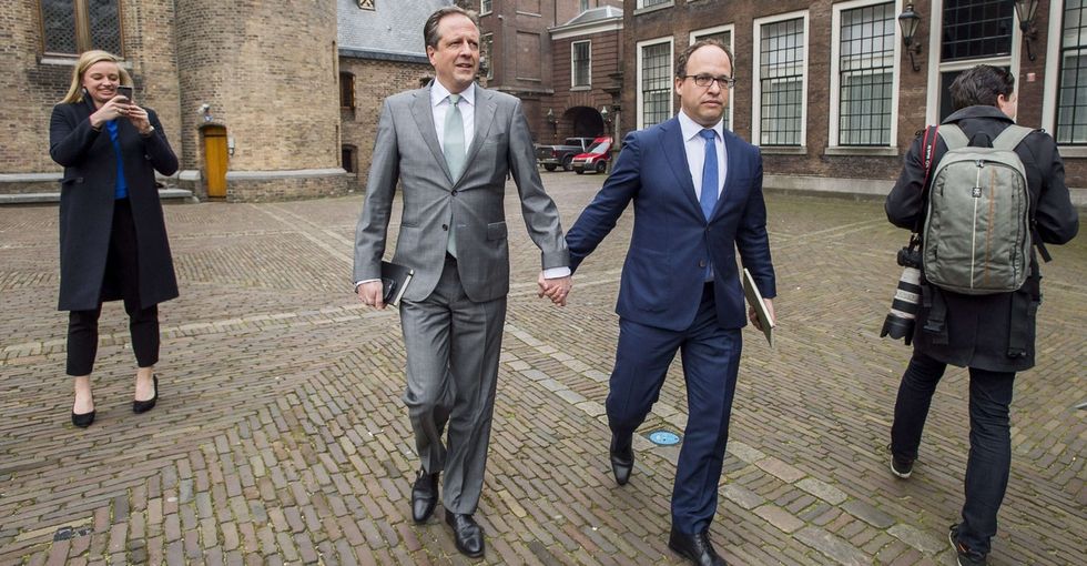 Dutch men around the world are holding hands in support of a gay couple that was attacked.