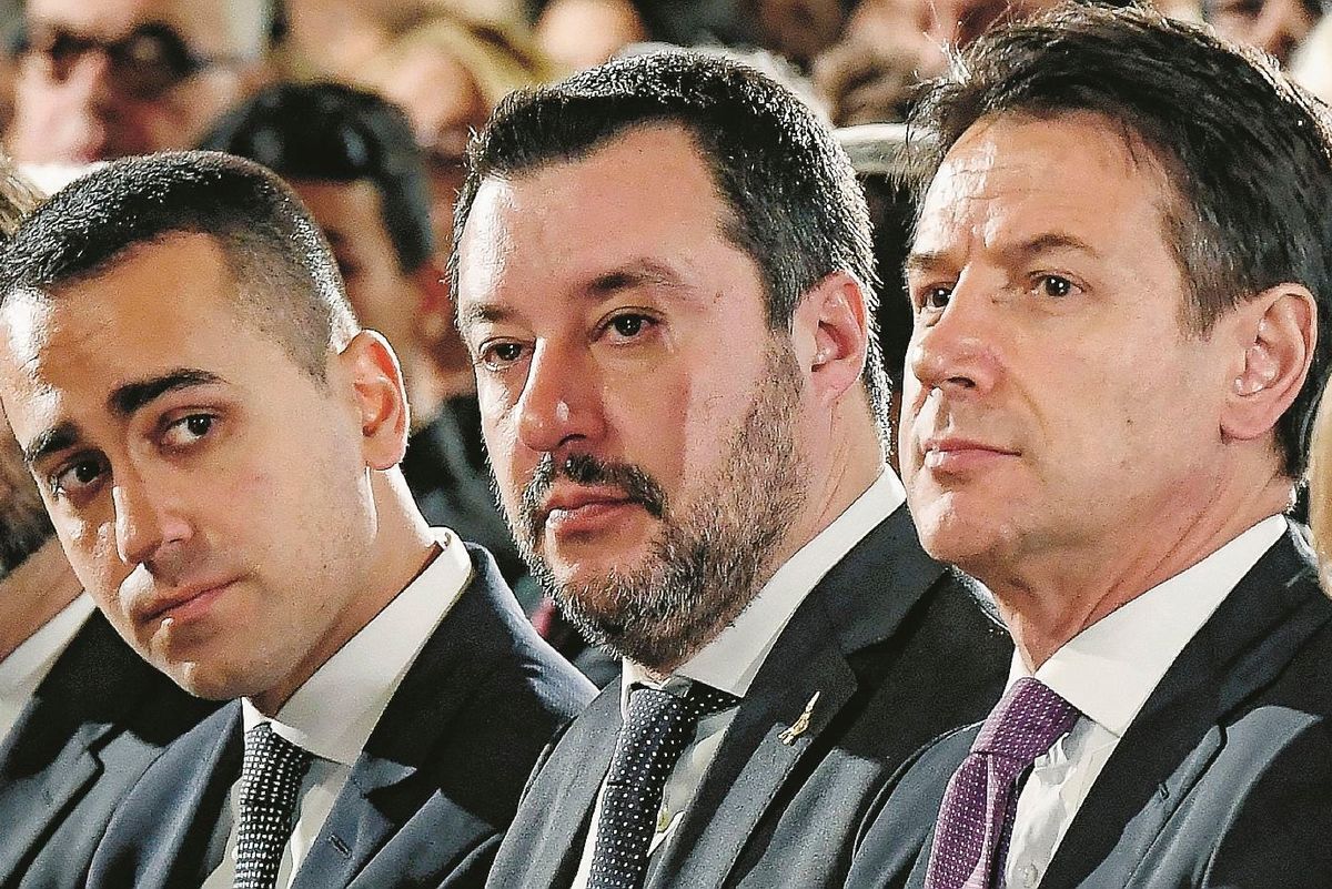 Mentre Conte tentenna sull’Iva, il M5s flirta con il Pd sull’austerità