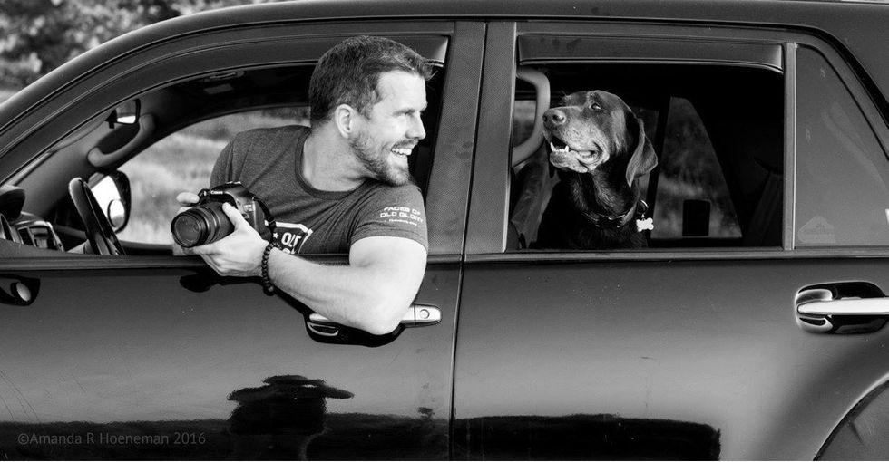 27 heartwarming pics of a man taking his dog on a farewell trip.