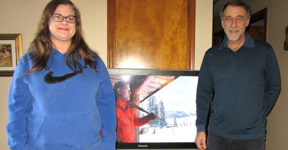 This man is giving back to fellow veterans in a unique way — with broken TVs.