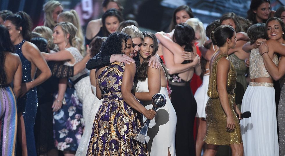 Aly Raisman and 100 other women athletes took to the ESPYs stage for a powerful moment.