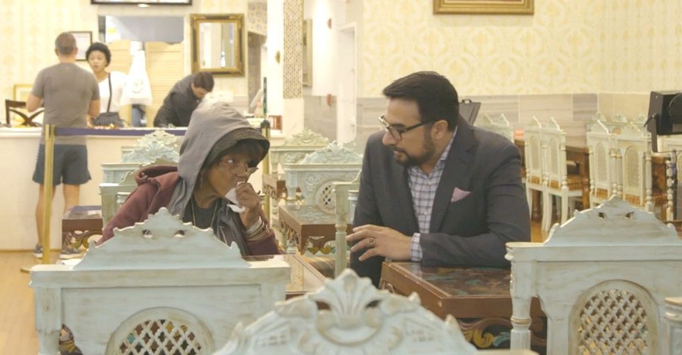 This restaurant proves restaurants can feed the homeless and still stay in business.